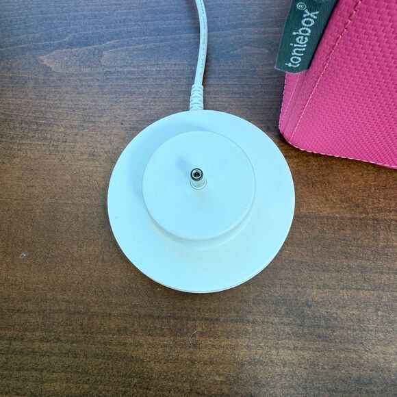 Toniebox Starter Set with Elsa, Belle, Peppa Pig and Creative Audio Character - Picture 3 of 5